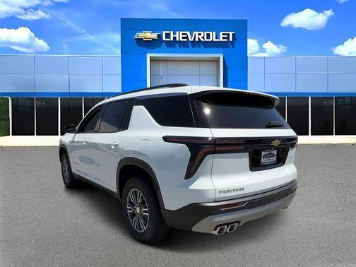 Summit White 2026 Chevrolet Traverse LT