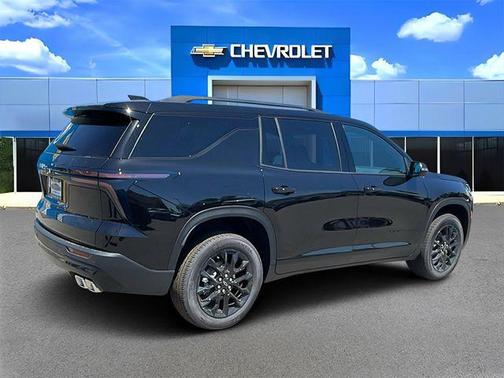 Mosaic Black Metallic 2026 Chevrolet Traverse LT