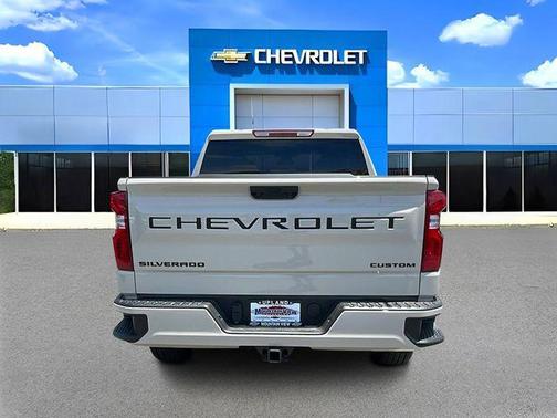 Summit White 2026 Chevrolet Silverado 1500 Custom