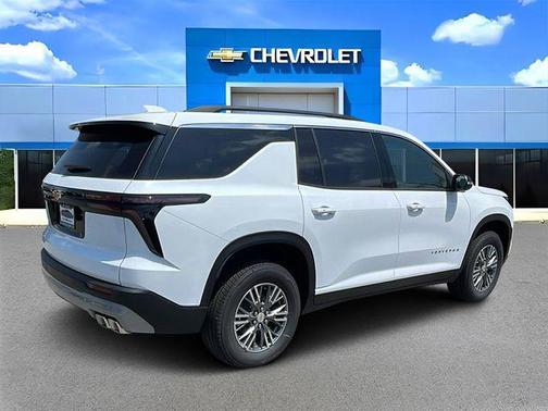 Summit White 2026 Chevrolet Traverse LT