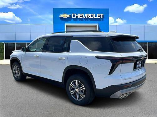Summit White 2026 Chevrolet Traverse LT