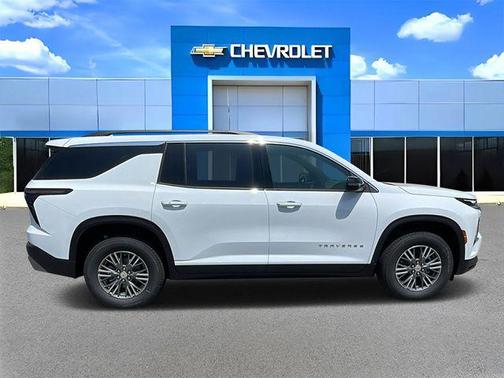 Summit White 2026 Chevrolet Traverse LT