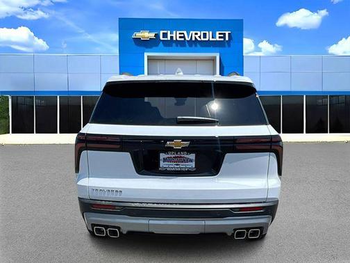 Summit White 2026 Chevrolet Traverse LT