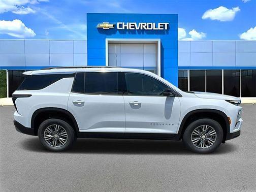 Summit White 2026 Chevrolet Traverse LT