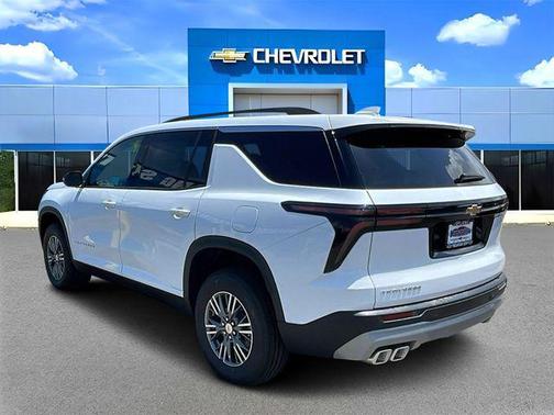 Summit White 2026 Chevrolet Traverse LT