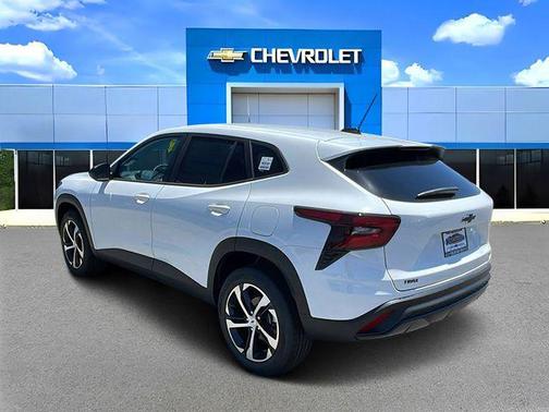 Summit White 2026 Chevrolet Trax FWD 1RS