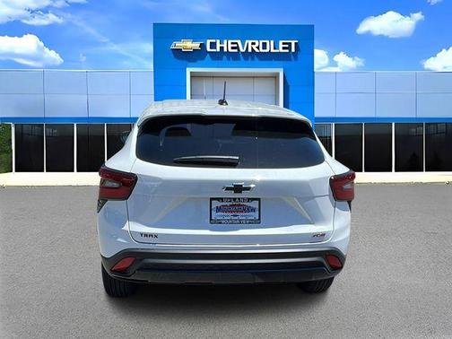Summit White 2026 Chevrolet Trax FWD 1RS