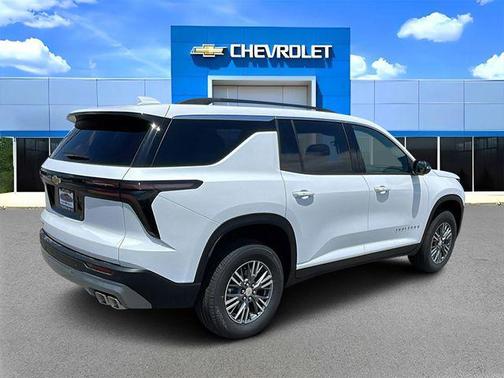 Summit White 2026 Chevrolet Traverse LT