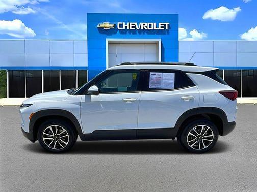 Summit White 2026 Chevrolet Trailblazer LT