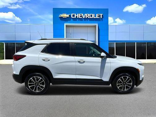 Summit White 2026 Chevrolet Trailblazer LT