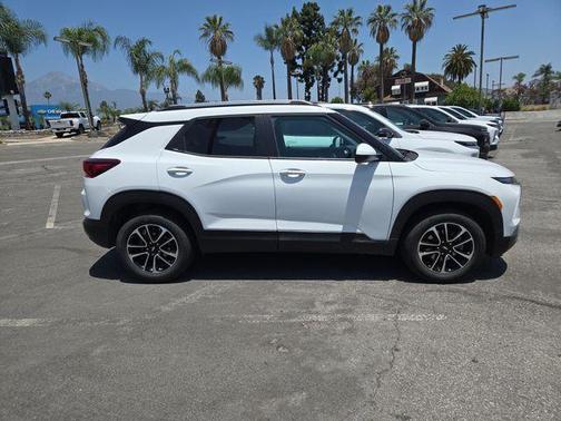 Summit White 2026 Chevrolet Trailblazer LT