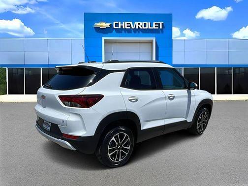 Summit White 2026 Chevrolet Trailblazer LT