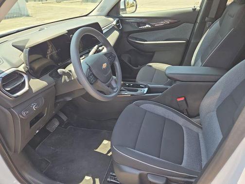 Summit White 2026 Chevrolet Trailblazer LT