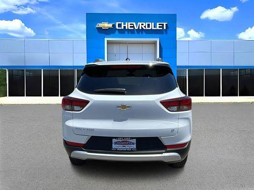 Summit White 2026 Chevrolet Trailblazer LT