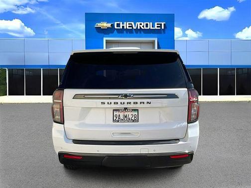 Summit White 2022 Chevrolet Suburban 4WD Z71