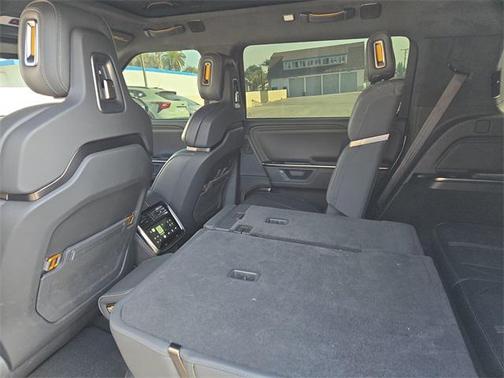 2025 Rivian R1S Adventure