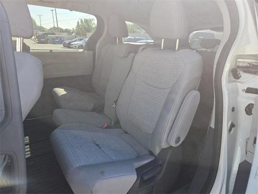 2022 Toyota Sienna LE
