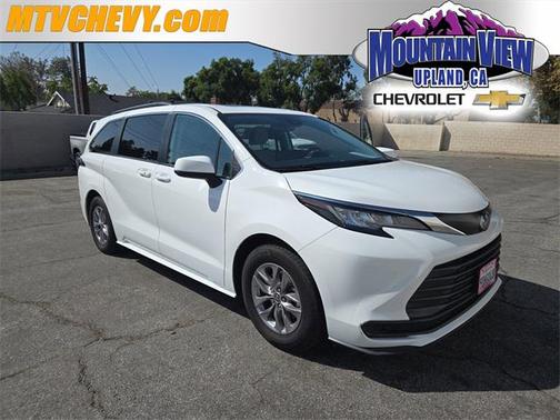 2022 Toyota Sienna LE