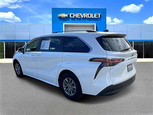 2022 Toyota Sienna LE