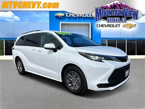 2022 Toyota Sienna LE