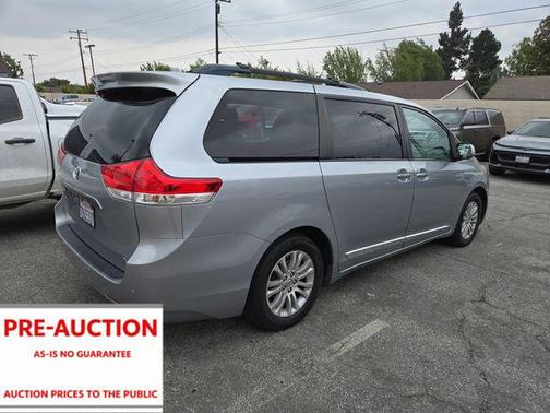 Silver Sky Metallic 2014 Toyota Sienna XLE