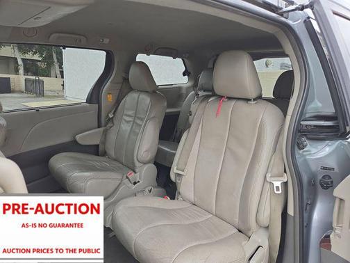 Silver Sky Metallic 2014 Toyota Sienna XLE