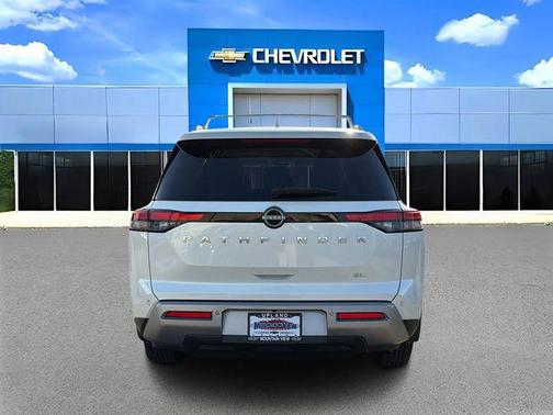 2024 Nissan Pathfinder SL FWD