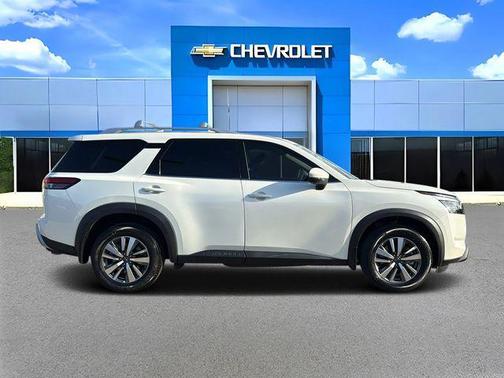 2024 Nissan Pathfinder SL FWD