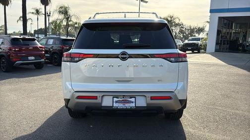 2024 Nissan Pathfinder SL FWD