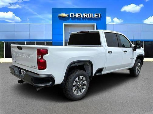 Summit White 2026 Chevrolet Silverado 2500 Custom