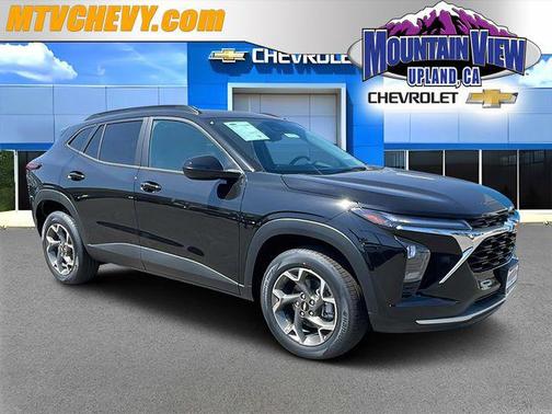 Mosaic Black Metallic 2026 Chevrolet Trax LT