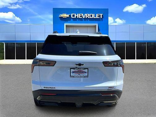 Polar White Tricoat 2026 Chevrolet Equinox FWD RS