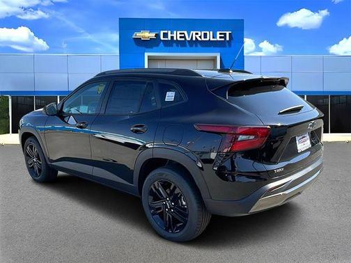 Mosaic Black Metallic 2026 Chevrolet Trax FWD ACTIV