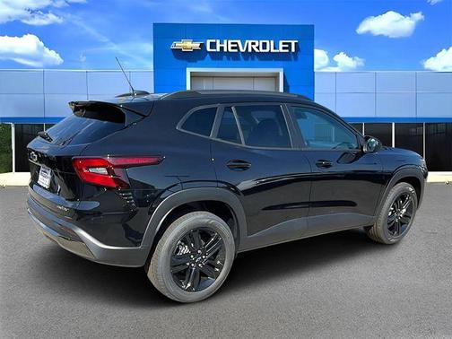 Mosaic Black Metallic 2026 Chevrolet Trax FWD ACTIV