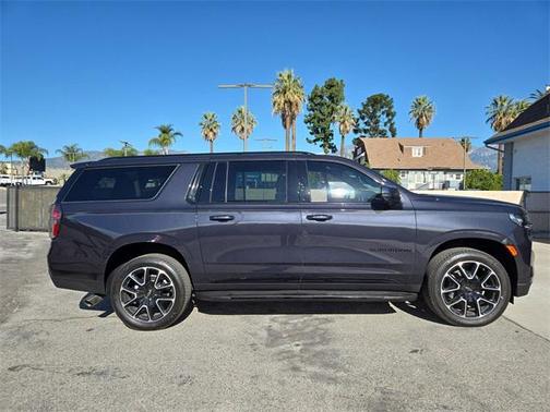 2024 Chevrolet Suburban RST