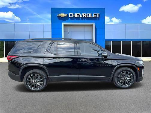 Mosaic Black Metallic 2023 Chevrolet Traverse RS