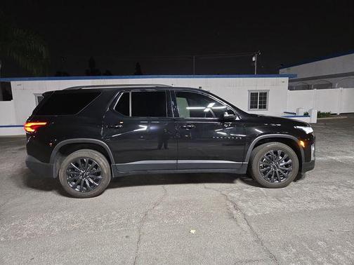 Mosaic Black Metallic 2023 Chevrolet Traverse RS