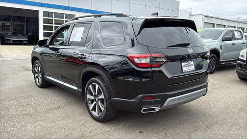 Crystal Black Pearl 2025 Honda Pilot Touring 8-Passenger