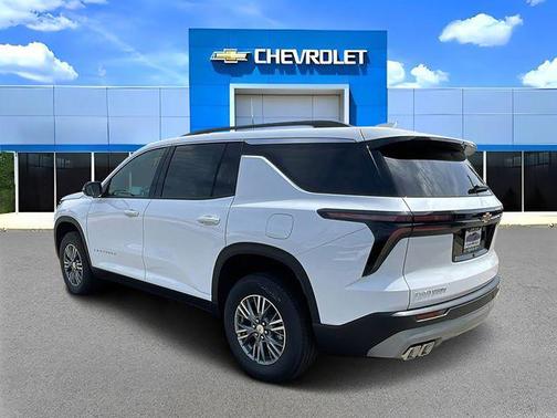 Summit White 2026 Chevrolet Traverse LT