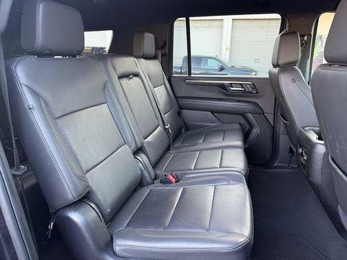 Ash 2025 Chevrolet Suburban 4WD Z71