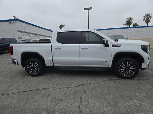 Summit White 2024 GMC Sierra 1500 AT4