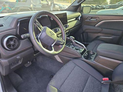 Summit White 2025 Chevrolet Colorado Z71
