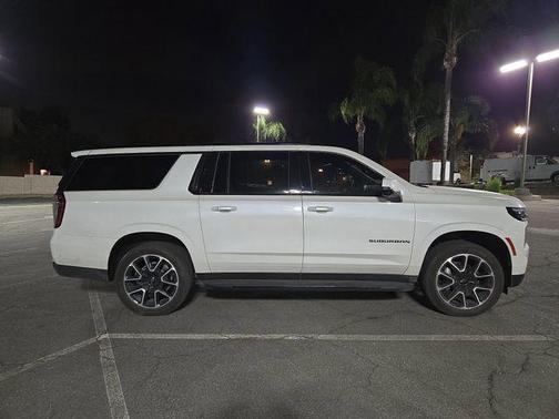 Iridescent Pearl Tricoat 2025 Chevrolet Suburban RST