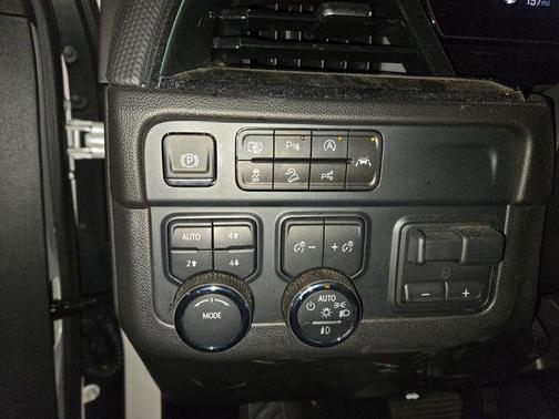 Iridescent Pearl Tricoat 2025 Chevrolet Suburban RST