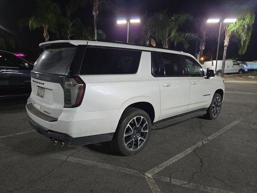 Iridescent Pearl Tricoat 2025 Chevrolet Suburban RST