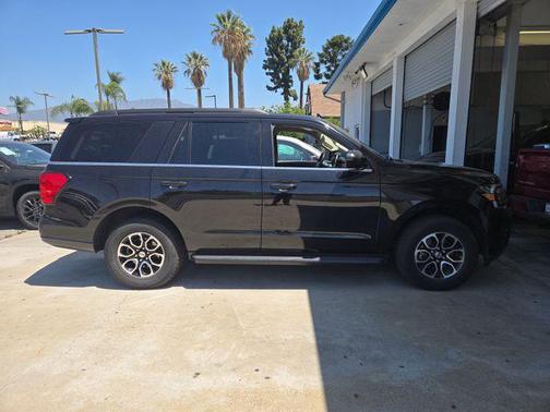 Black Metallic 2024 Ford Expedition XLT