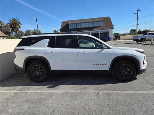 2024 Chevrolet Traverse LT