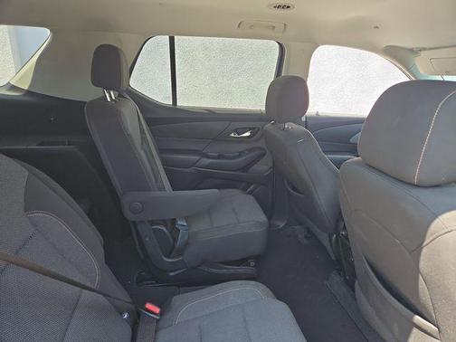 Satin Steel Metallic 2020 Chevrolet Traverse LT Cloth