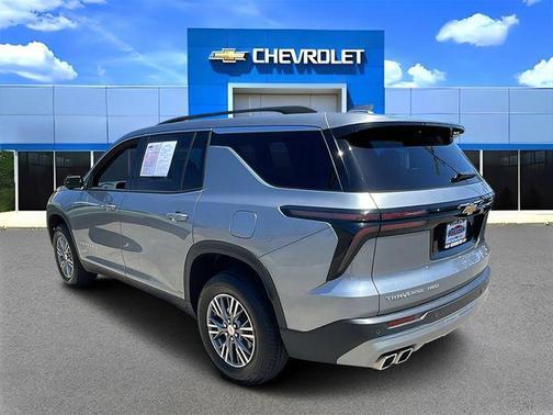 Sterling Gray Metallic 2025 Chevrolet Traverse LT