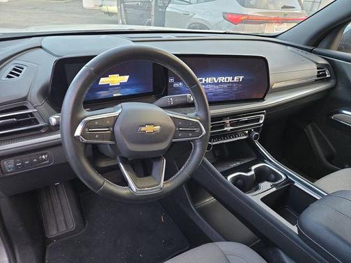 Sterling Gray Metallic 2025 Chevrolet Traverse LT